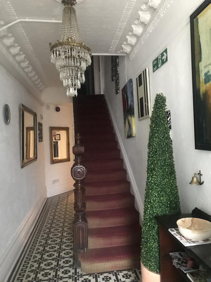 Oyo Maggie Jones Guest House Cardiff Exterior foto